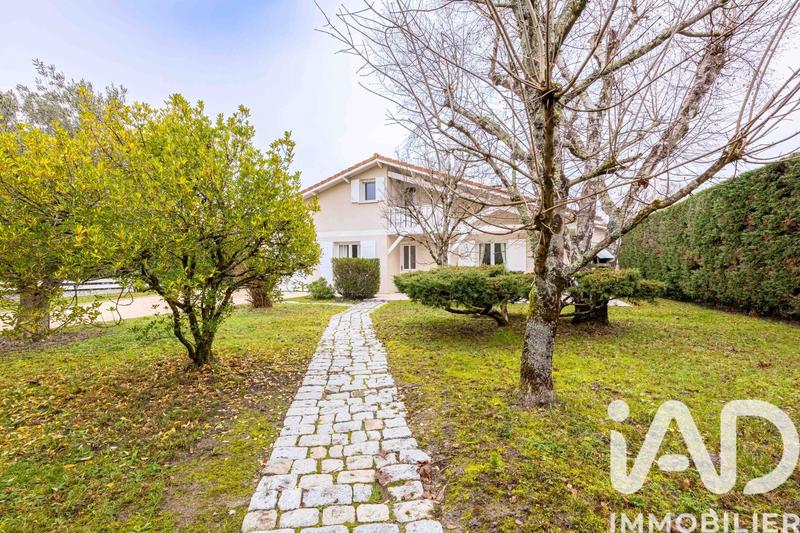 Maison - 250 m² - 7 pièces