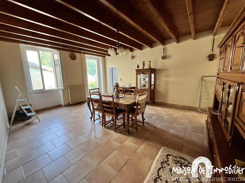 Maison - 210 m² - 6 pièces