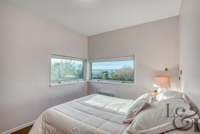 Maison - 180 m² - 7 pièces