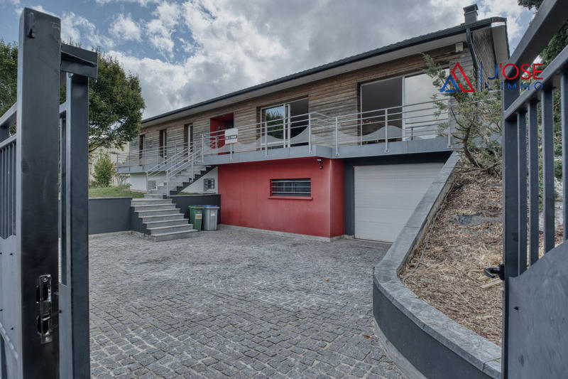 Maison contemporaine - 270 m² - 10 pièces