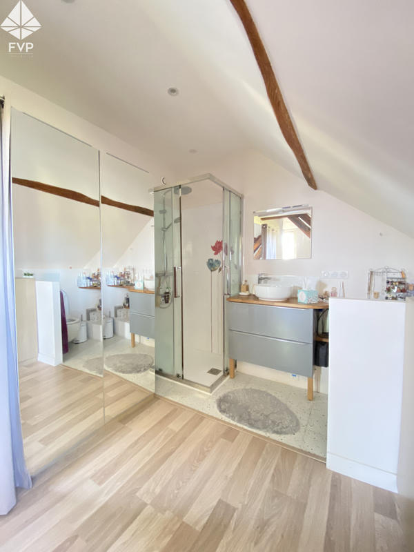 Propriété - 272 m² - 10 pièces