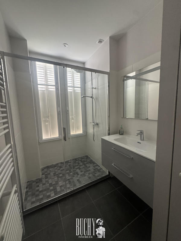 Maison - 338 m² - 12 pièces