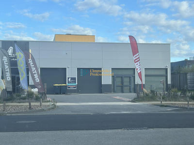 Local d'activités - 304 m²