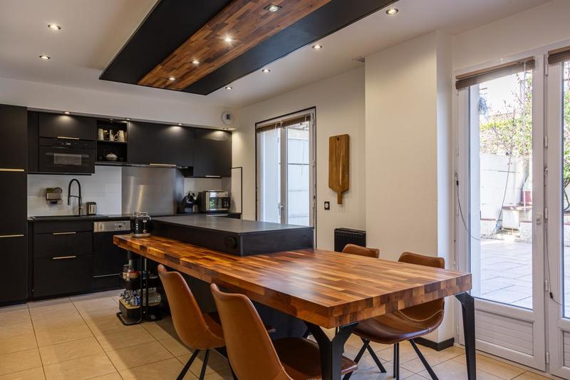 Maison - 200 m² - 7 pièces