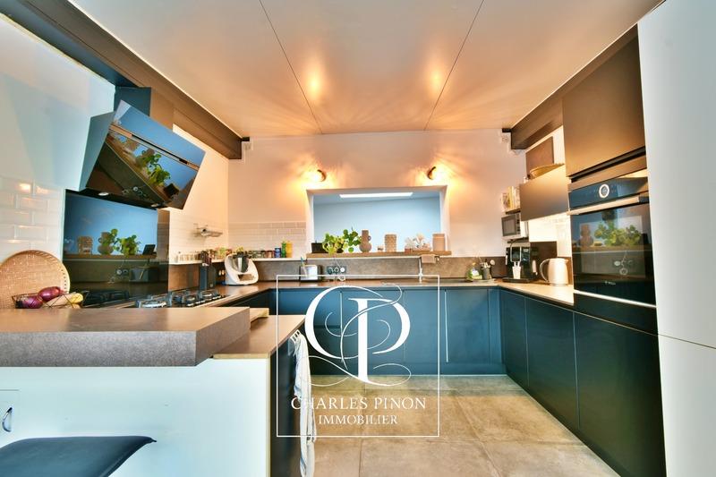 Villa - 219 m² - 6 pièces