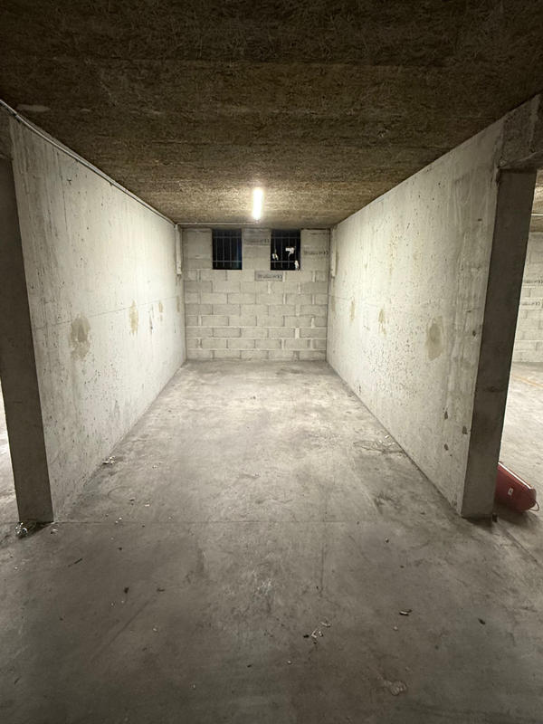 Parking / Garage - 12 m²