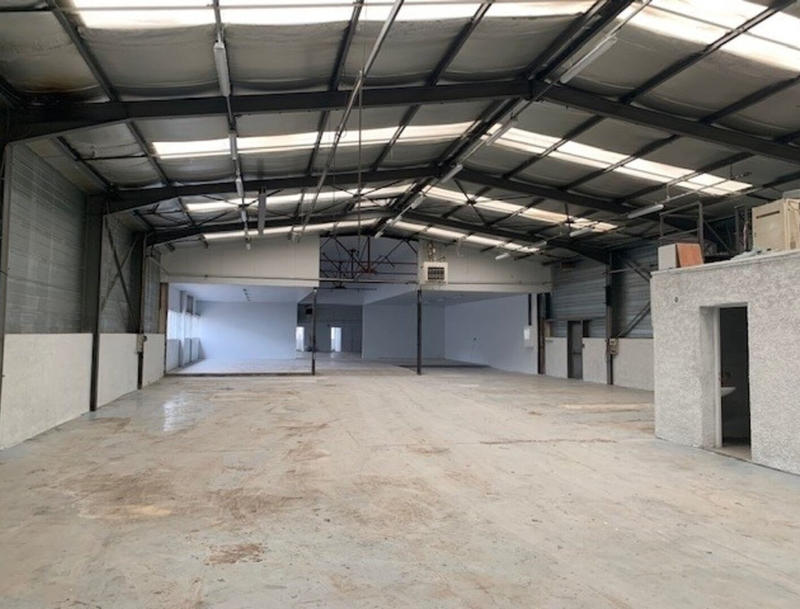 Local d'activité / Entrepôt - 660 m²