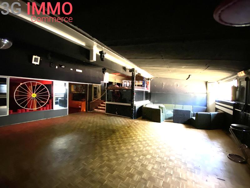 Local commercial - 550 m² - 9 pièces