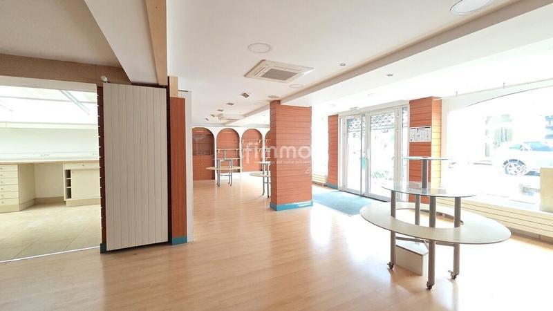 Local commercial - 172 m² - 6 pièces