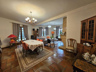 Villa - 234 m² - 10 pièces