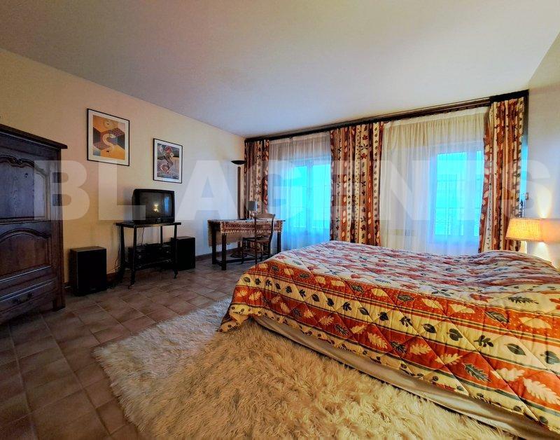 Maison - 300 m² - 7 pièces