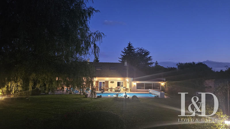 Maison - 269 m² - 12 pièces