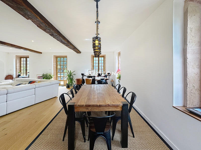 Maison ancienne - 224 m² - 7 pièces