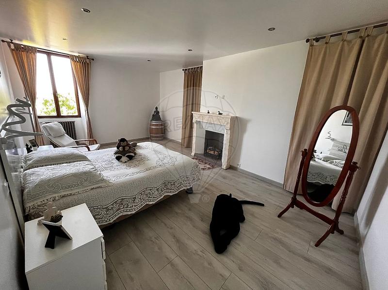 Maison - 427 m² - 12 pièces