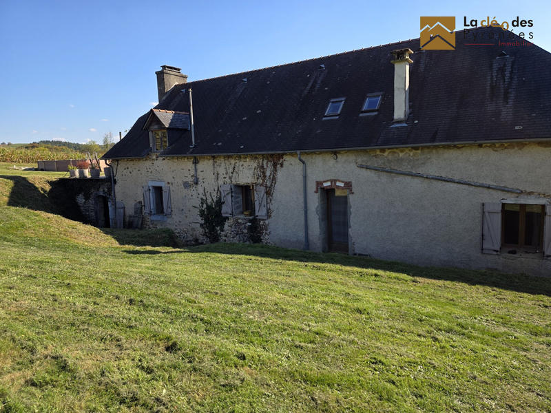 Maison traditionnelle - 310 m² - 10 pièces