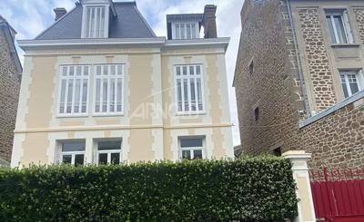 Maison de ville - 200 m² - 10 pièces