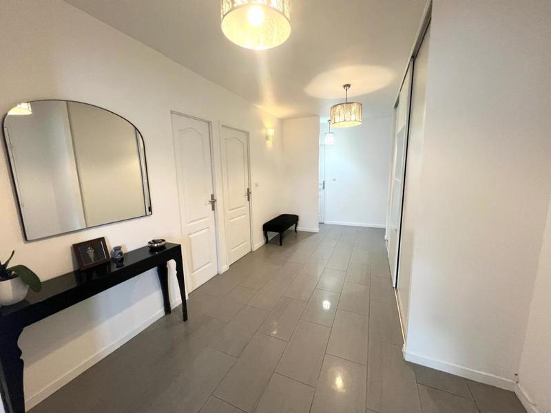 Appartement - 92 m² - 5 pièces