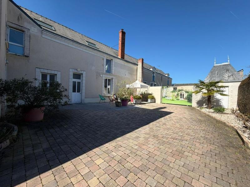 Maison - 342 m² - 8 pièces