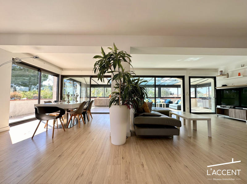 Maison - 370 m² - 7 pièces