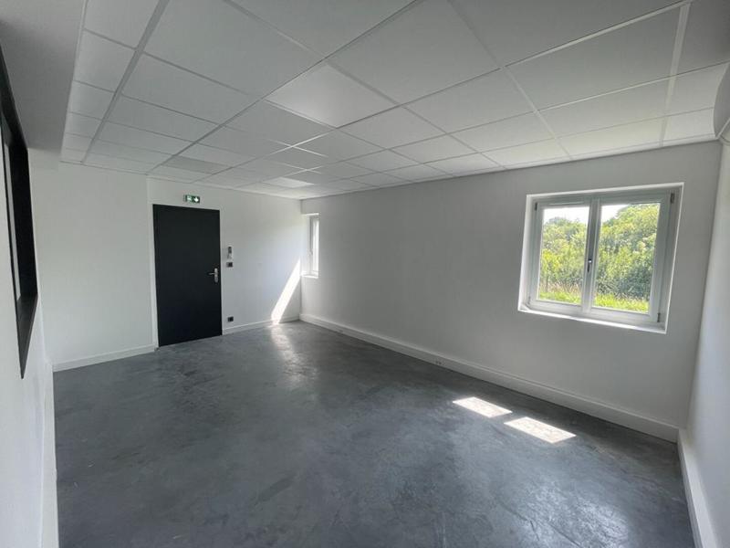 Local d'activité / Entrepôt - 268 m²