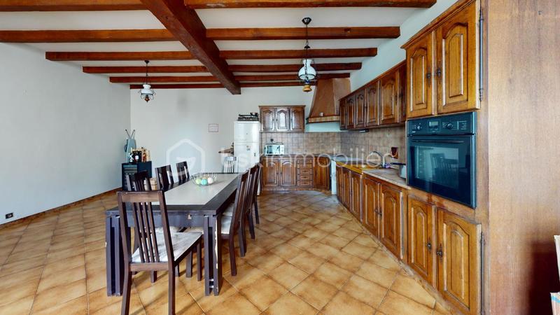 Maison - 180 m² - 8 pièces