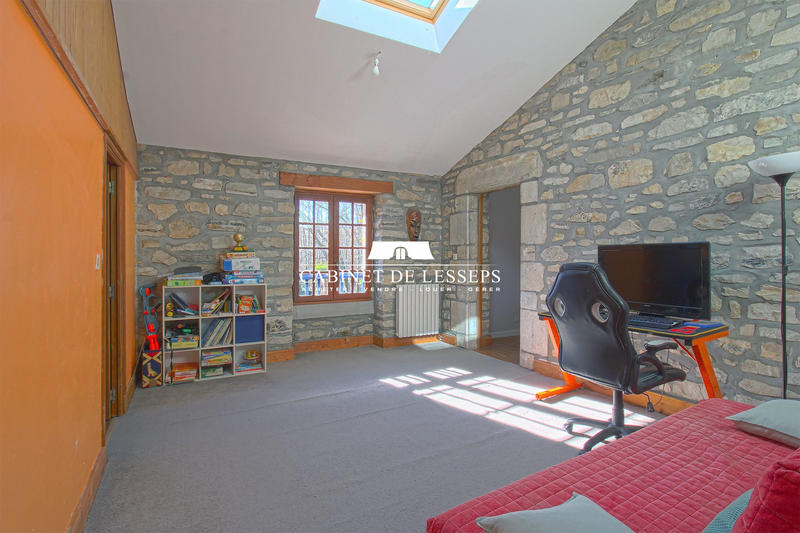 Maison - 238 m² - 7 pièces