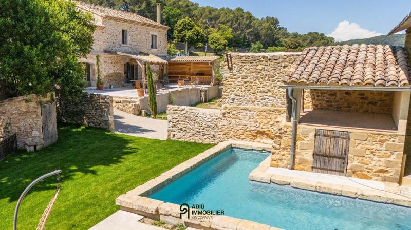 Mas - 230 m² - 7 pièces