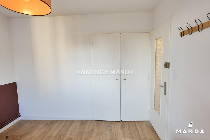 Chambre - 10 m² - 4 pièces