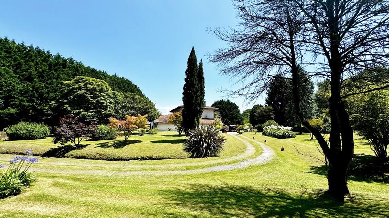 Propriété - 223 m² - 10 pièces