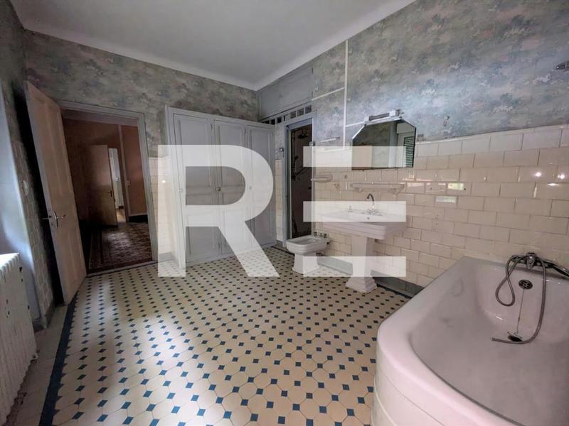 Maison - 420 m² - 14 pièces