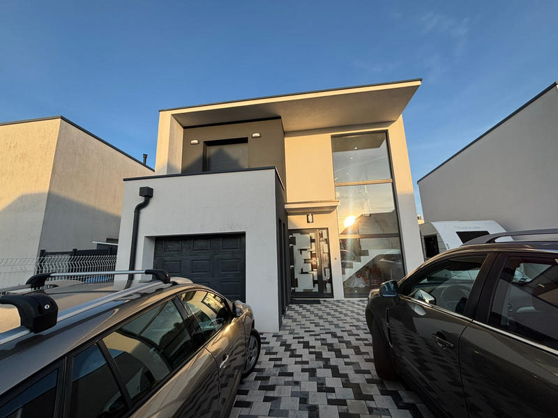 Maison - 104 m² - 5 pièces