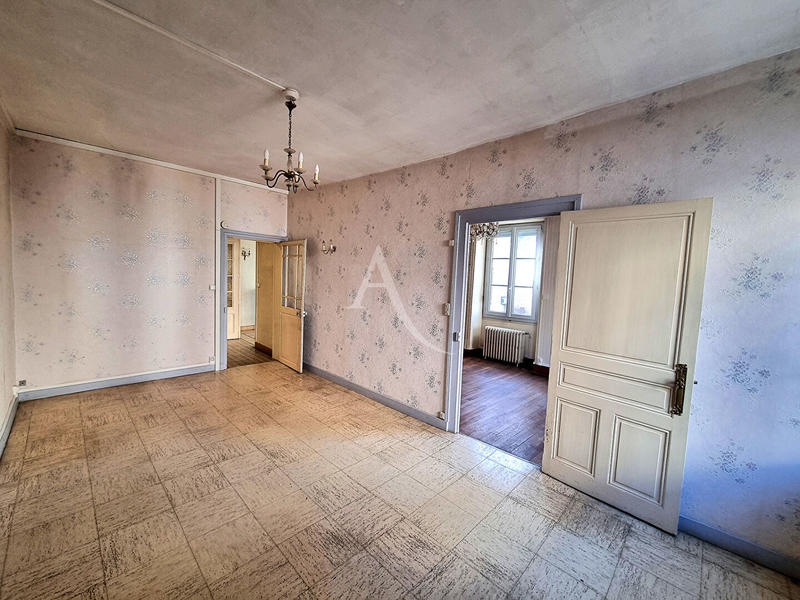 Maison - 170 m² - 9 pièces