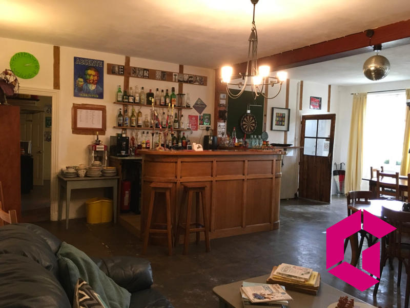 Maison - 300 m² - 16 pièces