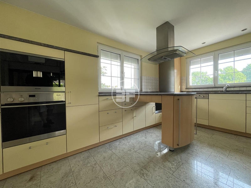 Maison - 356 m² - 8 pièces