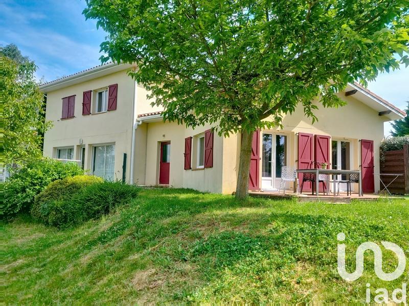 Maison - 233 m² - 10 pièces