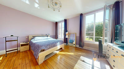 Maison - 228 m² - 8 pièces