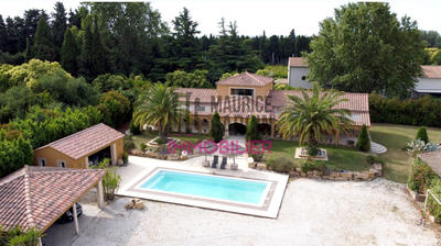 Maison - 210 m² - 7 pièces