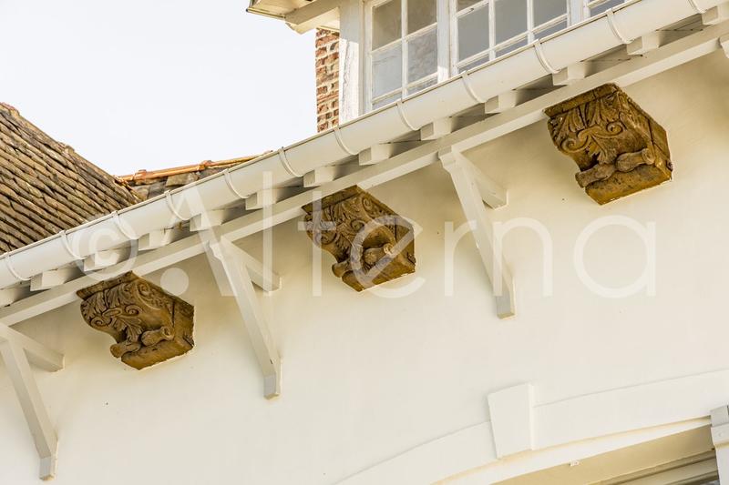 Maison - 350 m² - 12 pièces