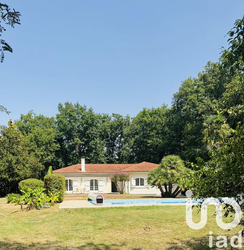 Maison - 214 m² - 8 pièces