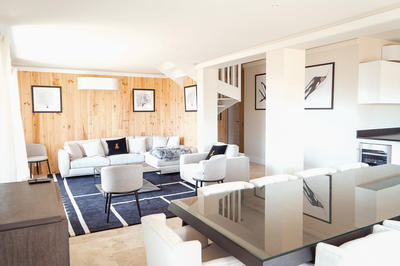 Maison - 240 m² - 10 pièces