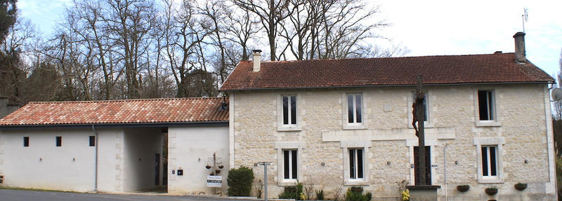 Maison en pierre - 260 m² - 8 pièces