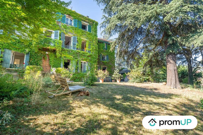 Maison - 320 m² - 111 pièces