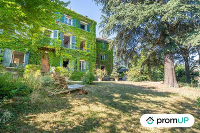 Maison - 320 m² - 111 pièces