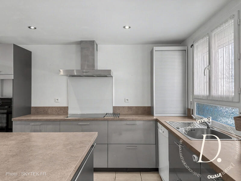 Maison - 274 m² - 9 pièces