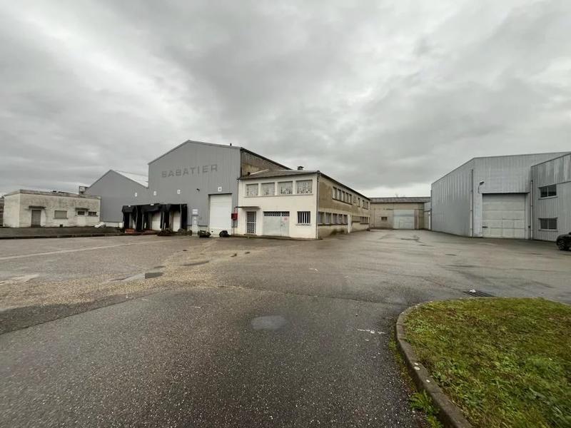 Entrepôt - 4 305 m²