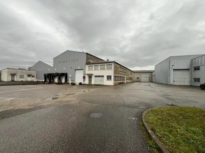 Entrepôt - 4 305 m²