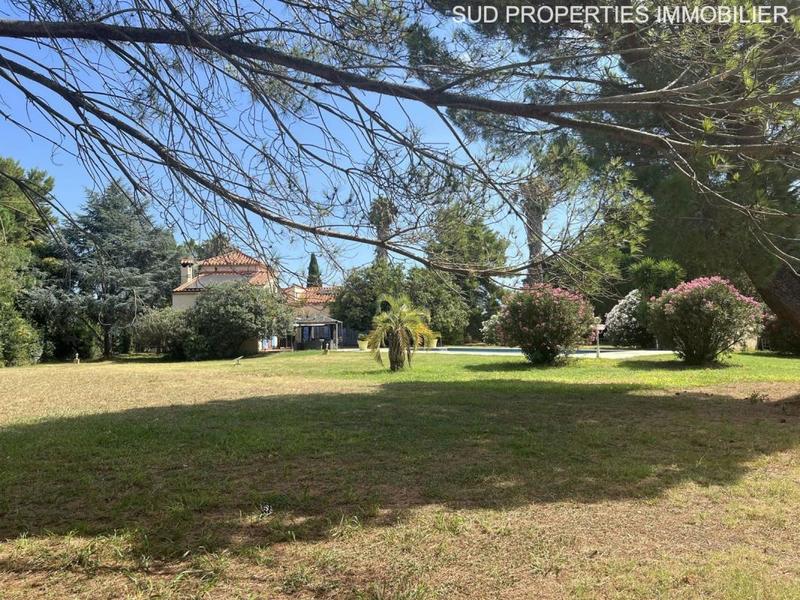 Propriété - 315 m² - 9 pièces