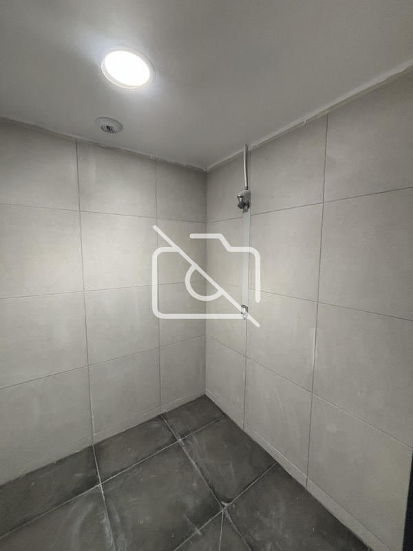 Entrepôt - 3 428 m²