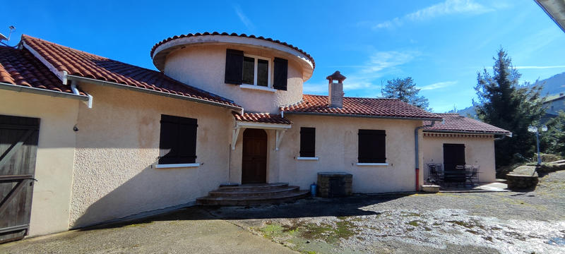 Maison - 275 m² - 12 pièces