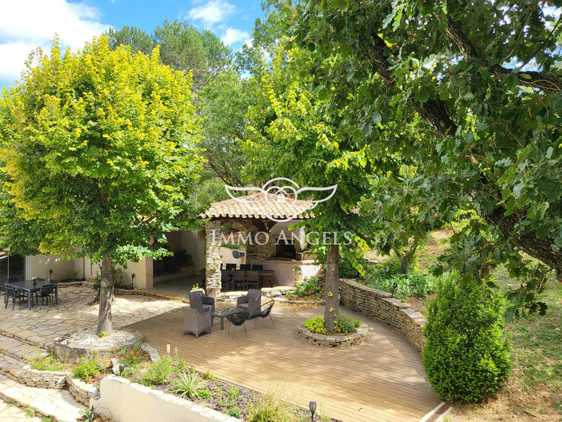 Maison traditionnelle - 275 m² - 8 pièces